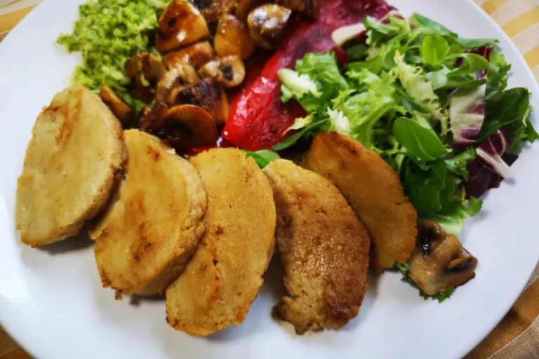Seitan casero artesanal proteína vegetal alta hecho con alubias y gluten trigo, alternativa carne vegana