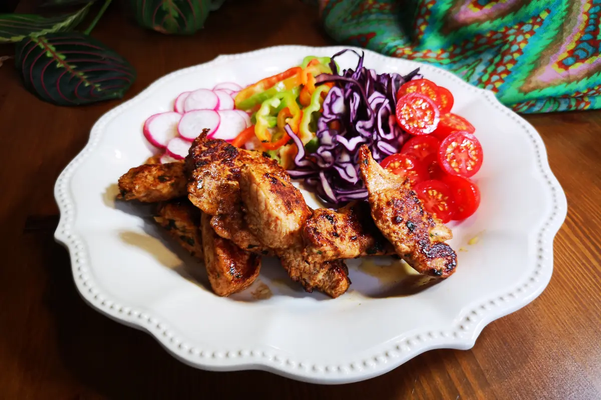 Pechuga de pavo marinada con ajo, perejil y pimentón, lista para cocinar a la plancha