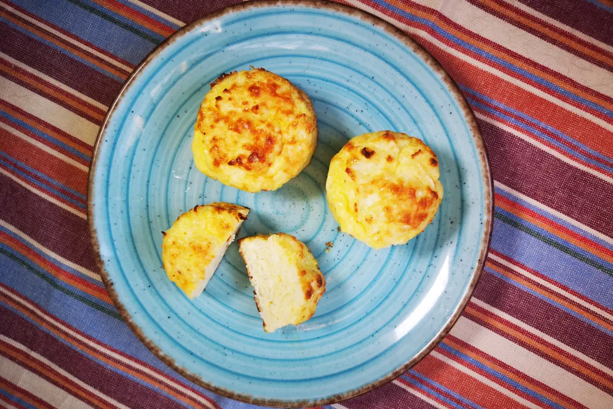 Soufflé de coliflor esponjoso con parmesano, versión light sin bechamel
