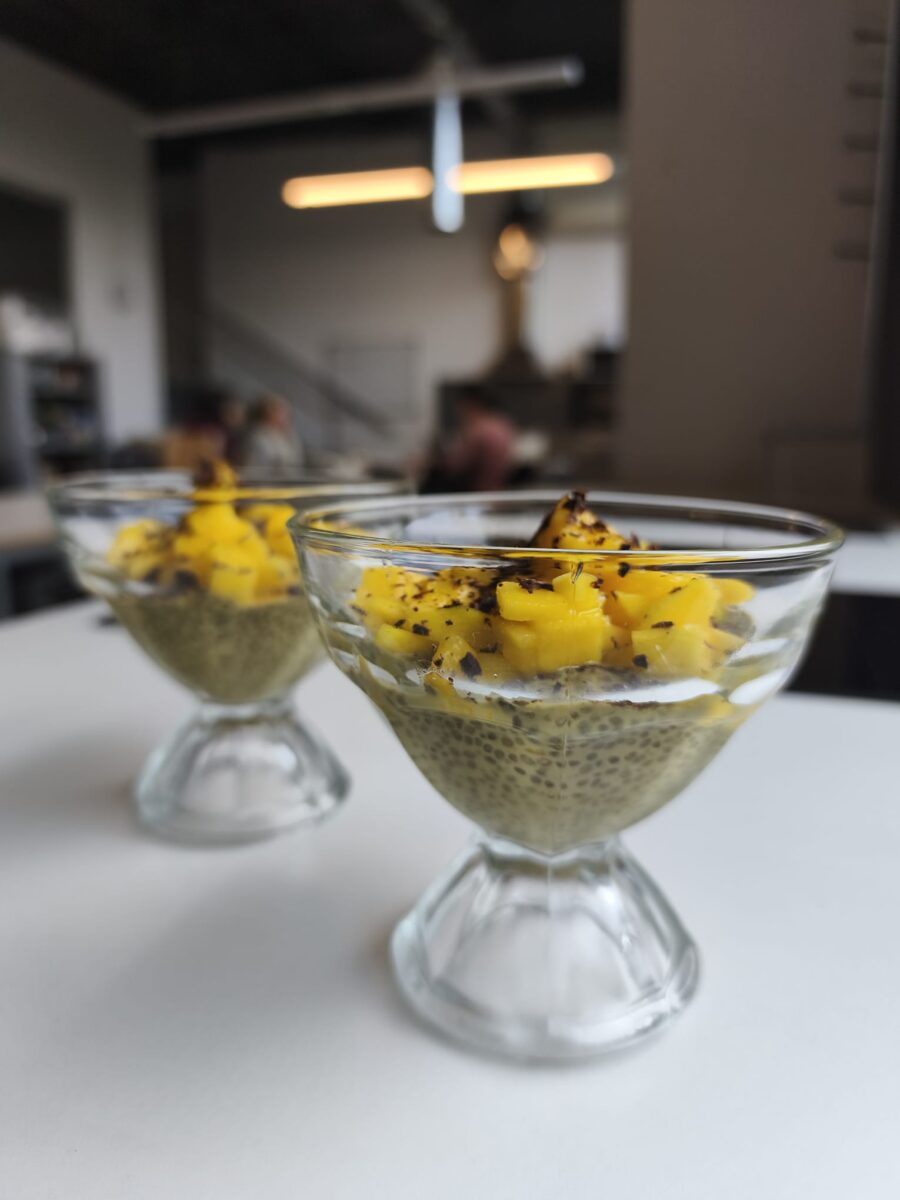 Puding de té matcha y mango taller de verano Barcelona